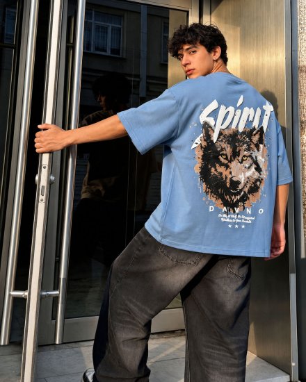 Davno "Spirit" Wolf Graphic Print Oversized Streetwear T-Shirt in Dusty Blue